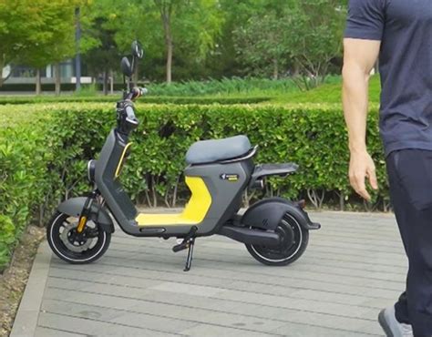 The Top Long -Range Electric Moped - Cycling Arrow