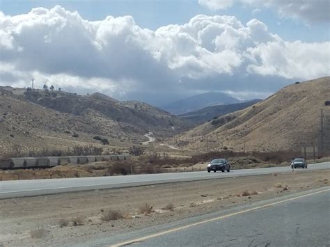 The Garlock Fault produces a linear valley in the Tehachapi Mountains of California | Tehachapi ...