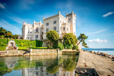 Miramare Castle, Gulf of Trieste, Italy jigsaw puzzle in Castles puzzles on TheJigsawPuzzles.com