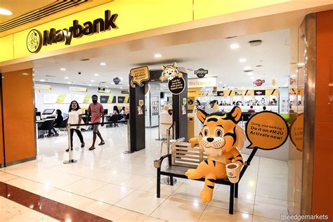 Maybank branches open until 7pm today for Repayment Assistance applications | EdgeProp.my