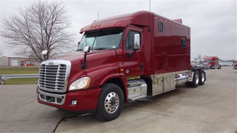 Freightliner Cascadia :: ARI Legacy Sleepers