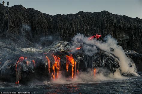 Daredevil kayaker's oar catches fire as he explores coastline beneath erupting Hawaiian volcano ...