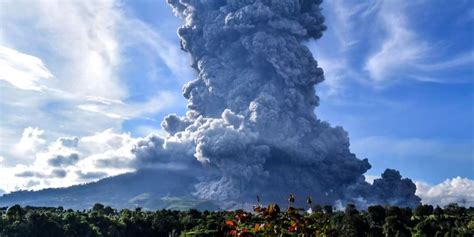 Vulkanausbruch in Indonesien: Videos zeigen Vulkan Sinabung