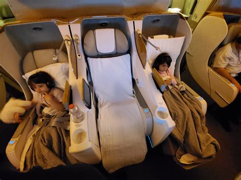 Review – Emirates Boeing 777ER Clark – Dubai business class – Welcome ...