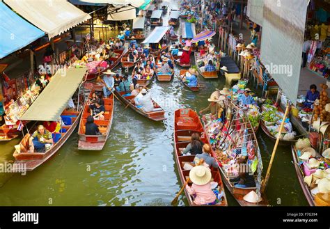 Bangkok Damnoen Saduak Floating Market, Bangkok, Thailand Stock Photo ...