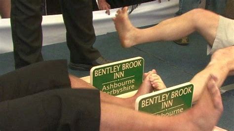 Derbyshire hosts World Toe Wrestling Championship - BBC News