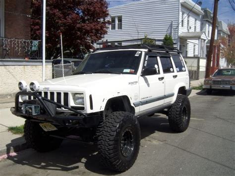 Lifted white jeep cherokee