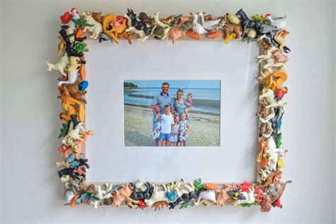 15 Creative DIY Picture Frames for Cool Walls