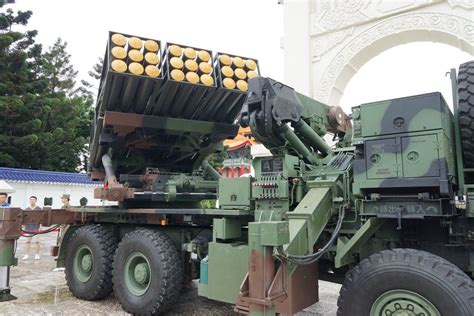 Taiwan - Thunderbolt 2000 MRLS | Military rocket, Military vehicles, Military