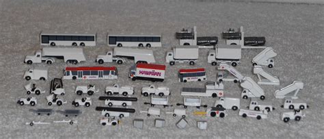 Gemini Jets "Airport Accessories & Vehicles" Diorama Models (47 Pieces) | #1736340827