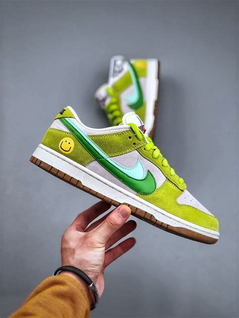 Nike SB Dunk Low "85" green apple smiley face, Men's Fashion, Footwear ...