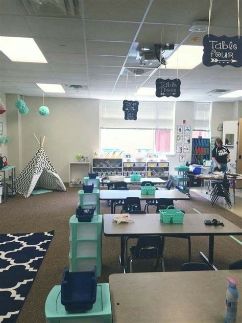 43 best Classroom Set-Up - Desk Arrangements images on Pinterest ...