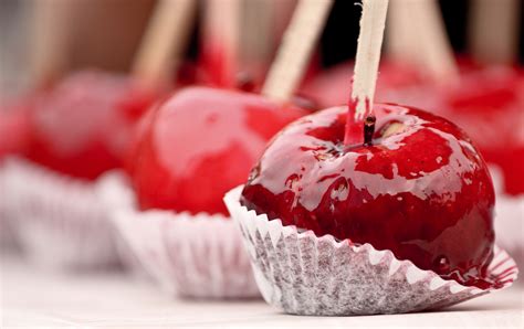 File:Candy apples in a row.jpg - Wikimedia Commons