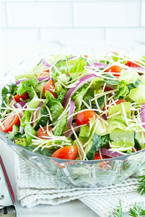 Quick and Easy Romaine Salad (with an Olive Garden Dressing)