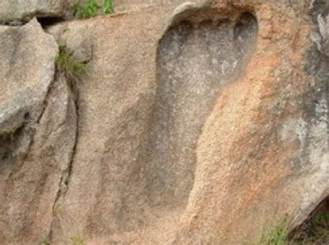 Giant Humanoid Footprint Discovered in South Africa – Exo News