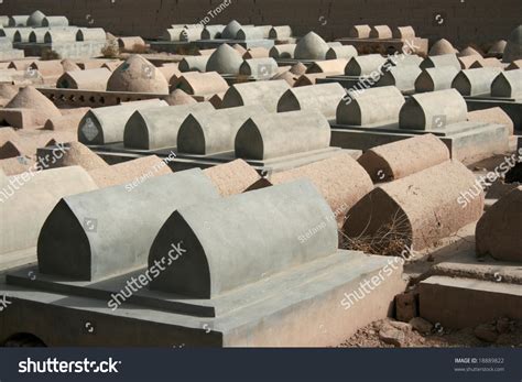 Muslim Graveyard Stock Photo 18889822 : Shutterstock