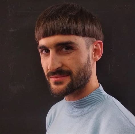 12 Modern Mushroom Haircuts for Men (2024 Trends)