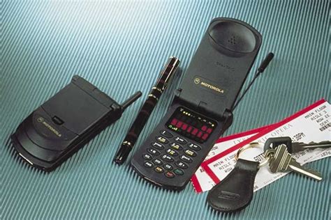 The Gadget We Miss: The Motorola StarTAC | by Richard Baguley | People & Gadgets | Medium