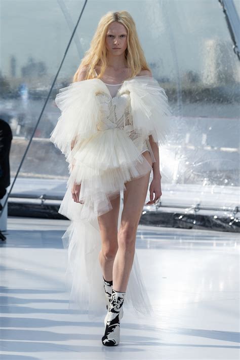 Alexander McQueen Spring 2023 Fashion Show | The Impression