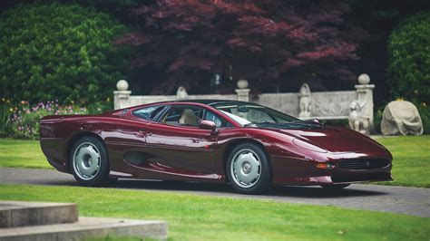 Jaguar XJ220: History, Photos, Fun Facts, Specifications