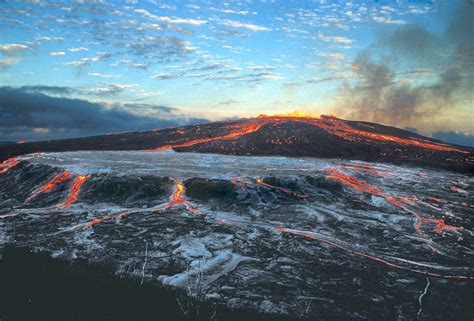 Are You Ready If Mauna Loa Erupts At Hawai'i Volcanoes National Park?