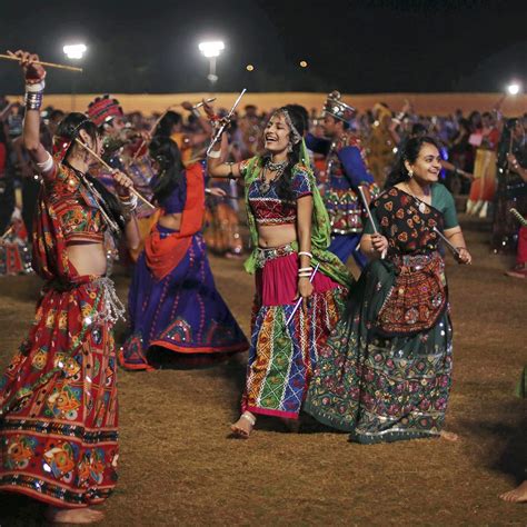 How to Play Garba in Navratri?