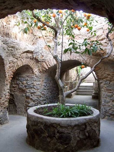 Top 10 Unusual Gardens Around the World | Underground garden, Dream ...