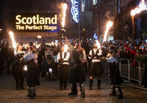 Hogmanay celebrations as Edinburgh welcomes start of 2020 | BT