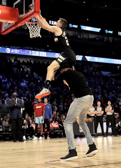 Watch both of Arlington's Pat Connaughton's slams in the dunk contest