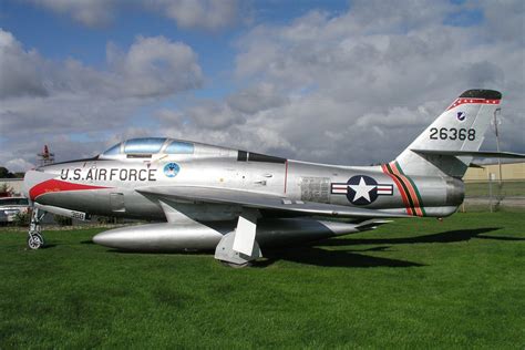 Republic F-84F Thunderstreak specifications, performance, and photos