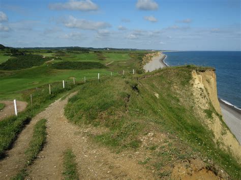 Norfolk coast path © Hugh Venables cc-by-sa/2.0 :: Geograph Britain and Ireland