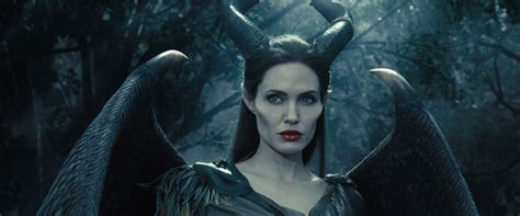 Maleficent movie review & film summary (2014) | Roger Ebert