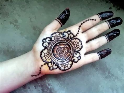 9 Latest and Popular Gol Tikka Mehndi Designs | Styles At Life