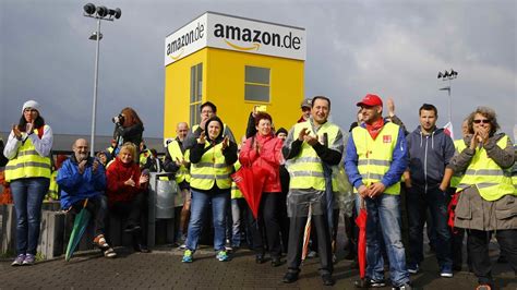 Amazon Workers Strike in Germany - Video - NYTimes.com