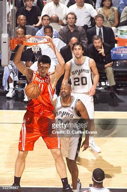 Yao Ming Dunk Photos and Premium High Res Pictures - Getty Images