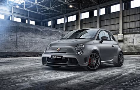 Fiat unveils exceptionally angry Abarth 695 Biposto | Driving