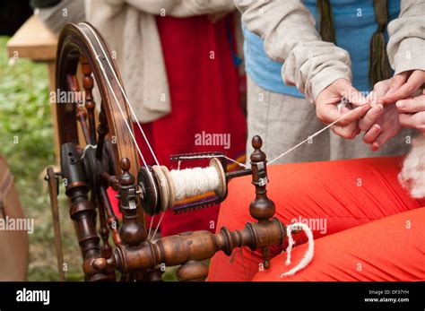 Antique spinning wheel hi-res stock photography and images - Alamy