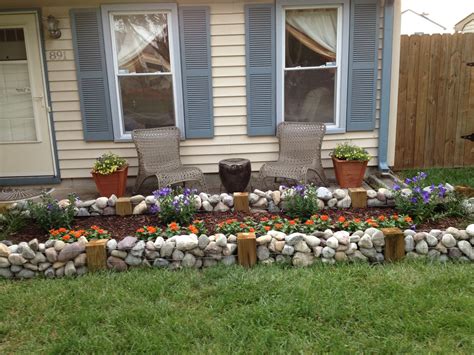 +23 Front Yard Flower Bed Landscaping Ideas References