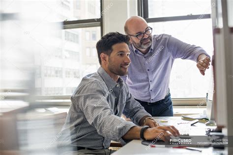 Men in an office, using a computer screen. — eyeglasses, Coworker - Stock Photo | #124081926