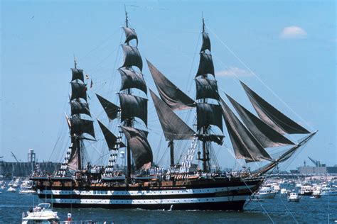 File:Amerigo vespucci 1976 nyc aufgetakelt.jpg - Wikipedia