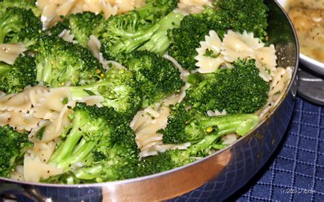 In the kitchen with Nick ...: Let's Keep It Simple Silly... the rule for Bow Tie Pasta and Broccoli