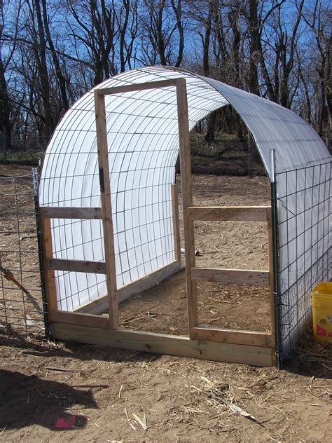 DIY small hoop house from cattle panel | Cattle panels, Greenhouse ...