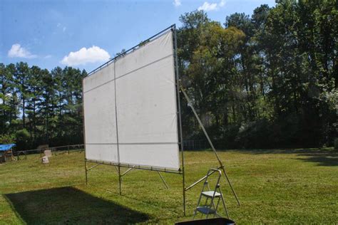 My Barefoot Farm: Portable Outdoor Movie Screen