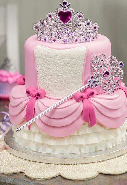 Con corona y cetro | Cute birthday cakes, Princess birthday cake, Girl cakes