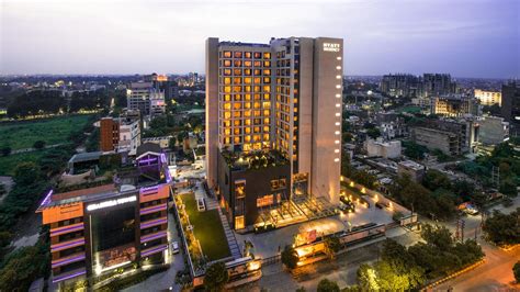 Luxury 5 Star Hotels in Lucknow, Best Hotel in Lucknow Gomti Nagar ...