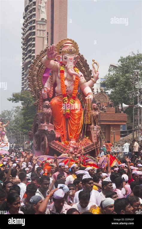 Crowd at religious procession during Ganpati visarjan ceremony, Mumbai, Maharashtra, India Stock ...