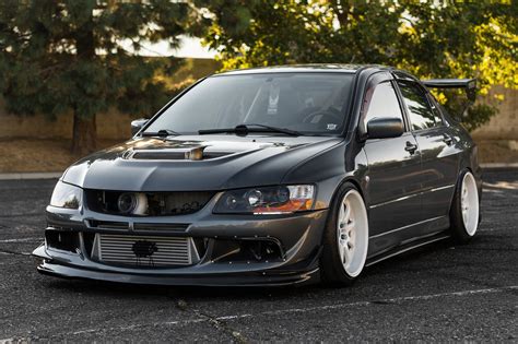 SABAS MEDINA'S MITSUBISHI EVO VIII MR - DressUpBolts.com