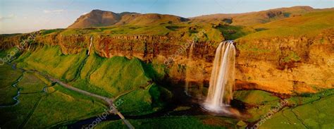 Seljalandsfoss waterfall Stock Photos, Royalty Free Seljalandsfoss waterfall Images | Depositphotos