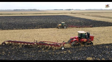 BIG TRACTORS PLOWING in Illinois - YouTube