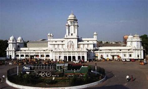 Farmers leaders stage demo near Kacheguda railway station